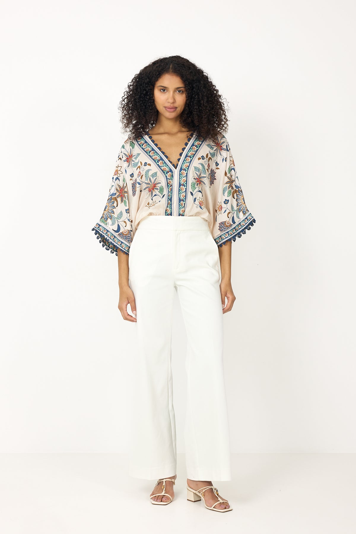 Body - Floral Delhi Tapestry Light Pink