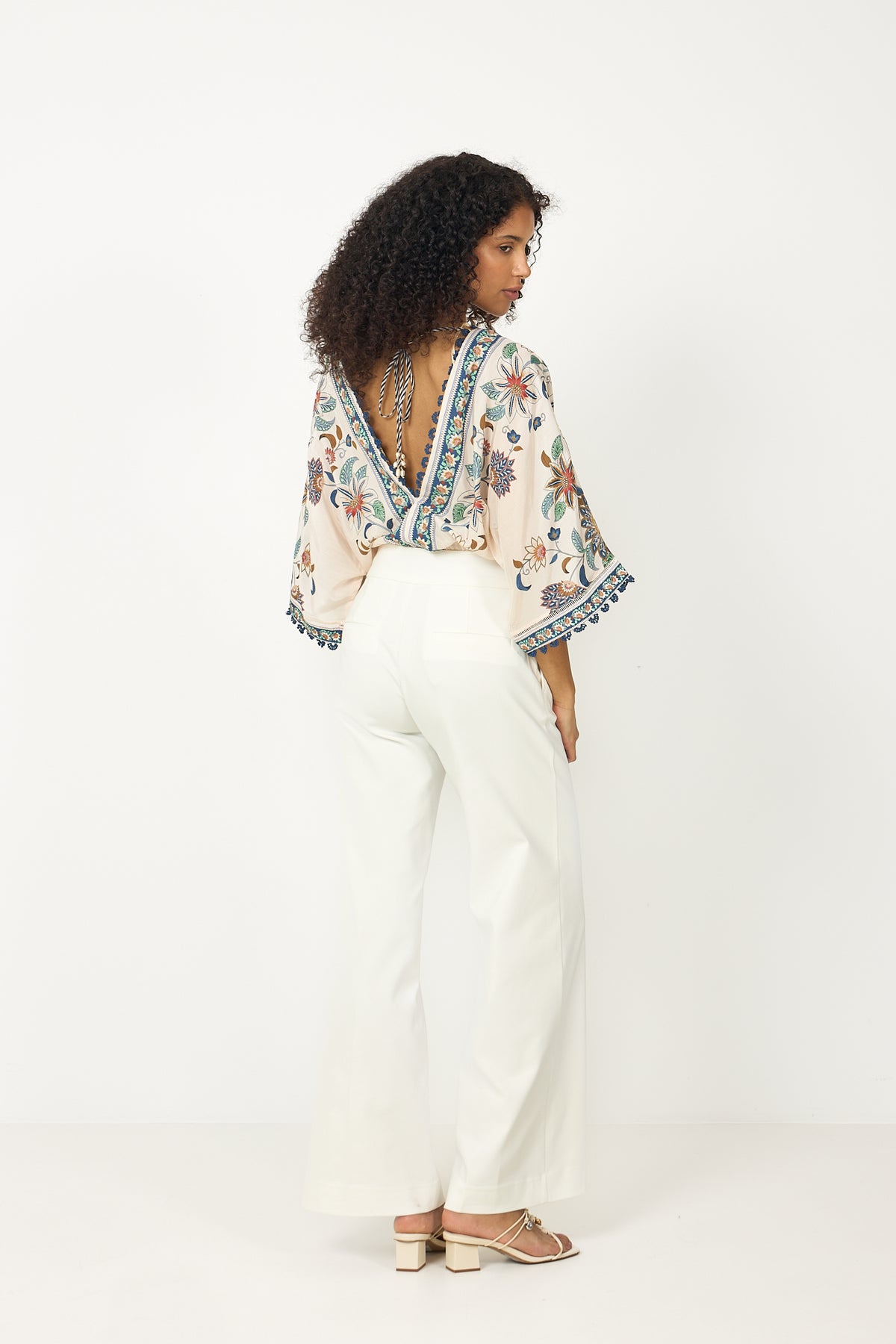 Body - Floral Delhi Tapestry Light Pink