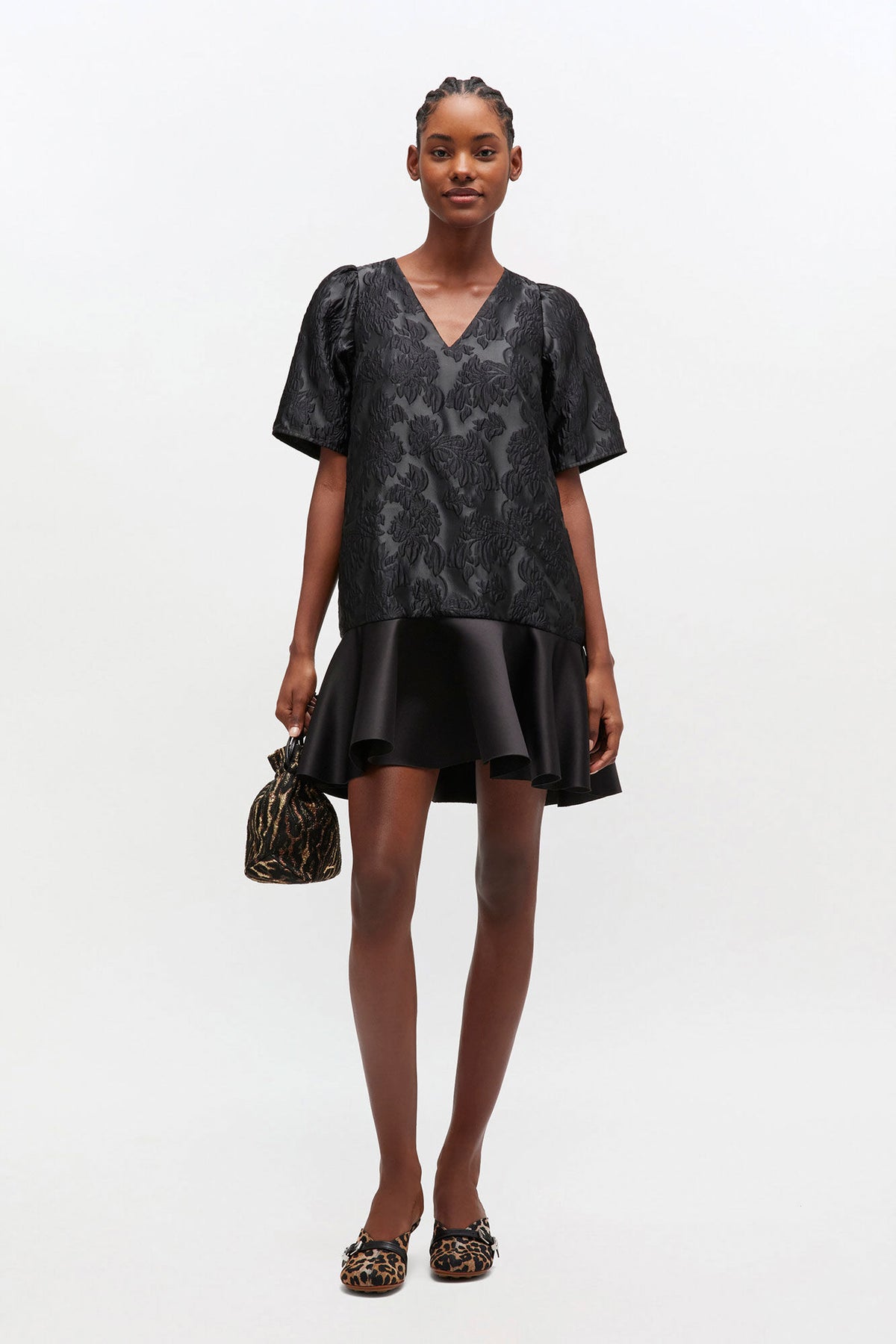 Satin Cloque Mini V-Neck Dress - Svart