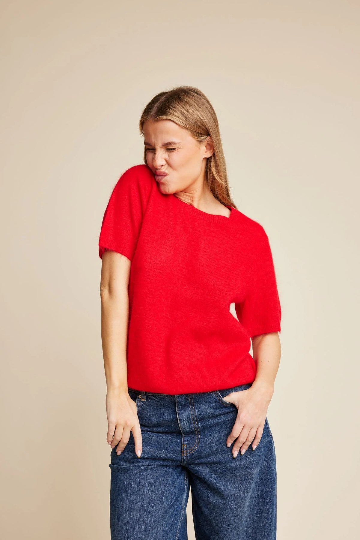 Monroe 24 - Red