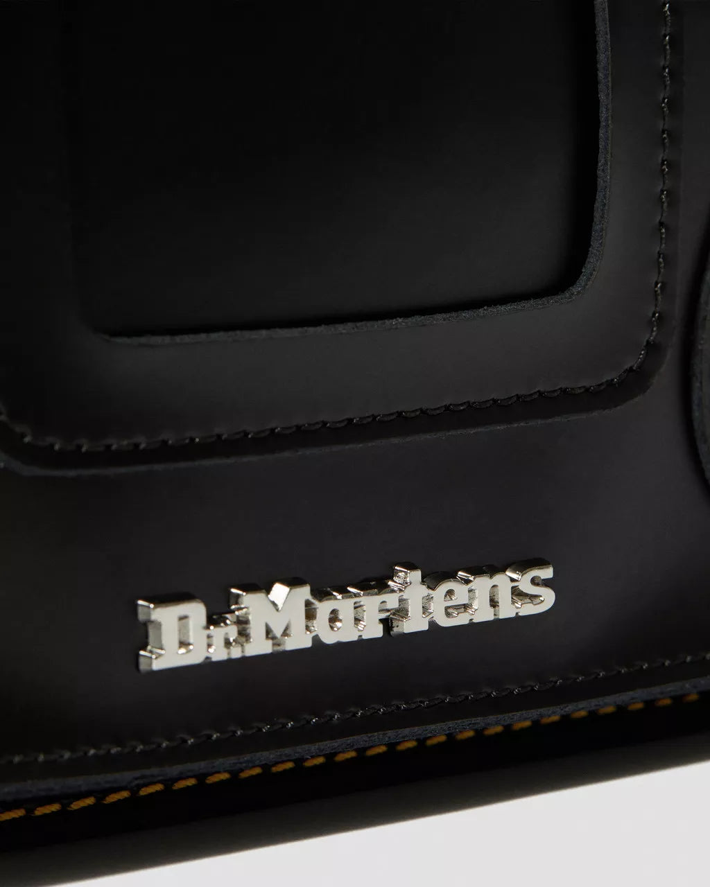 11 Inch Kiev Smooth Leather Satchel - Svart