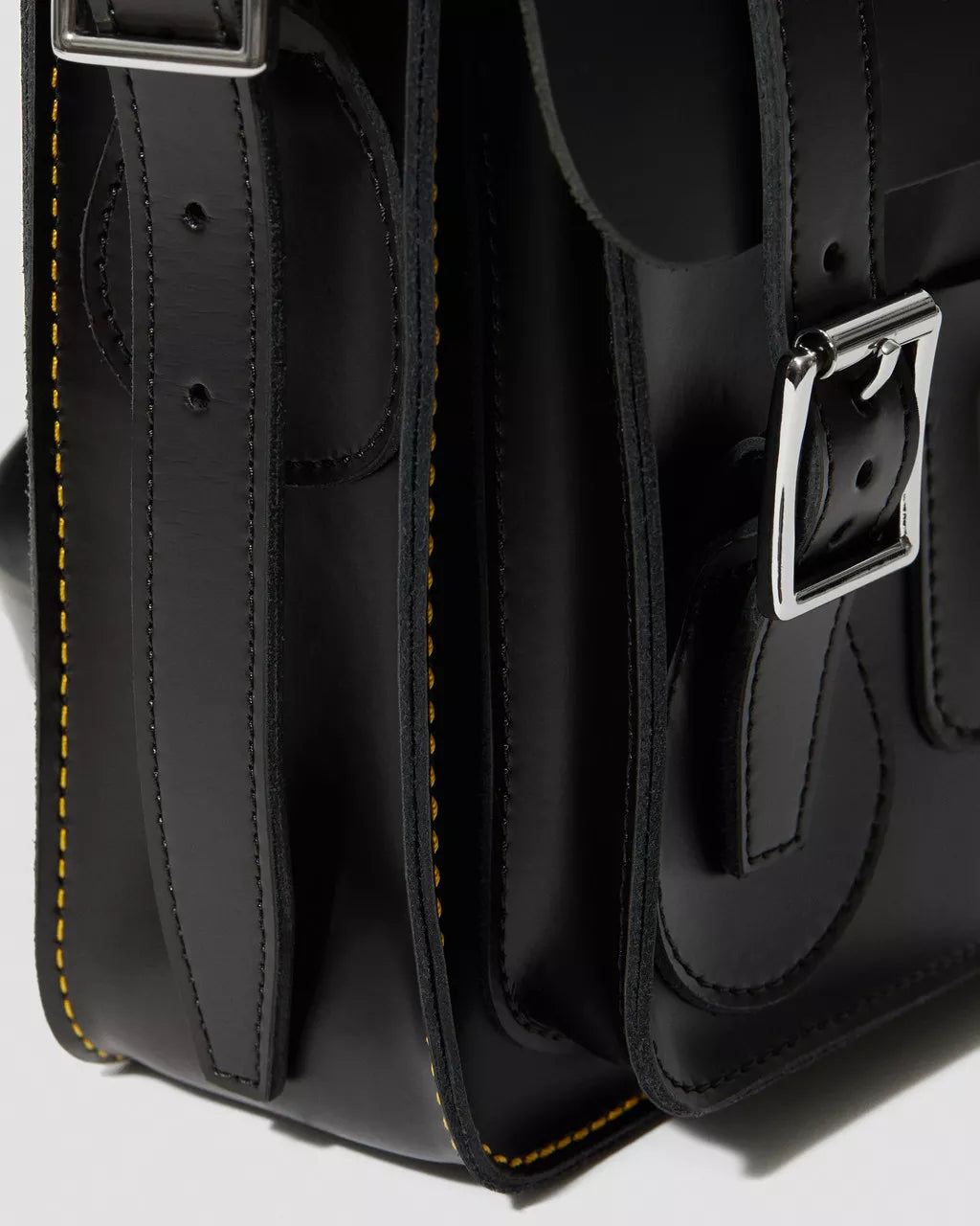 11 Inch Kiev Smooth Leather Satchel - Svart