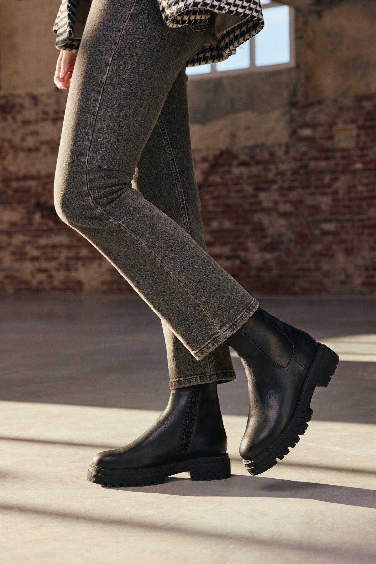 AL415 Asta - Black