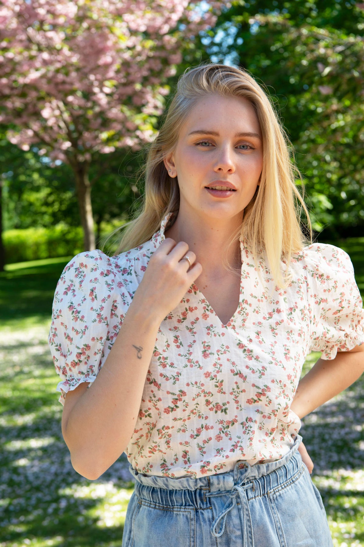 Signy Blouse - White Pink