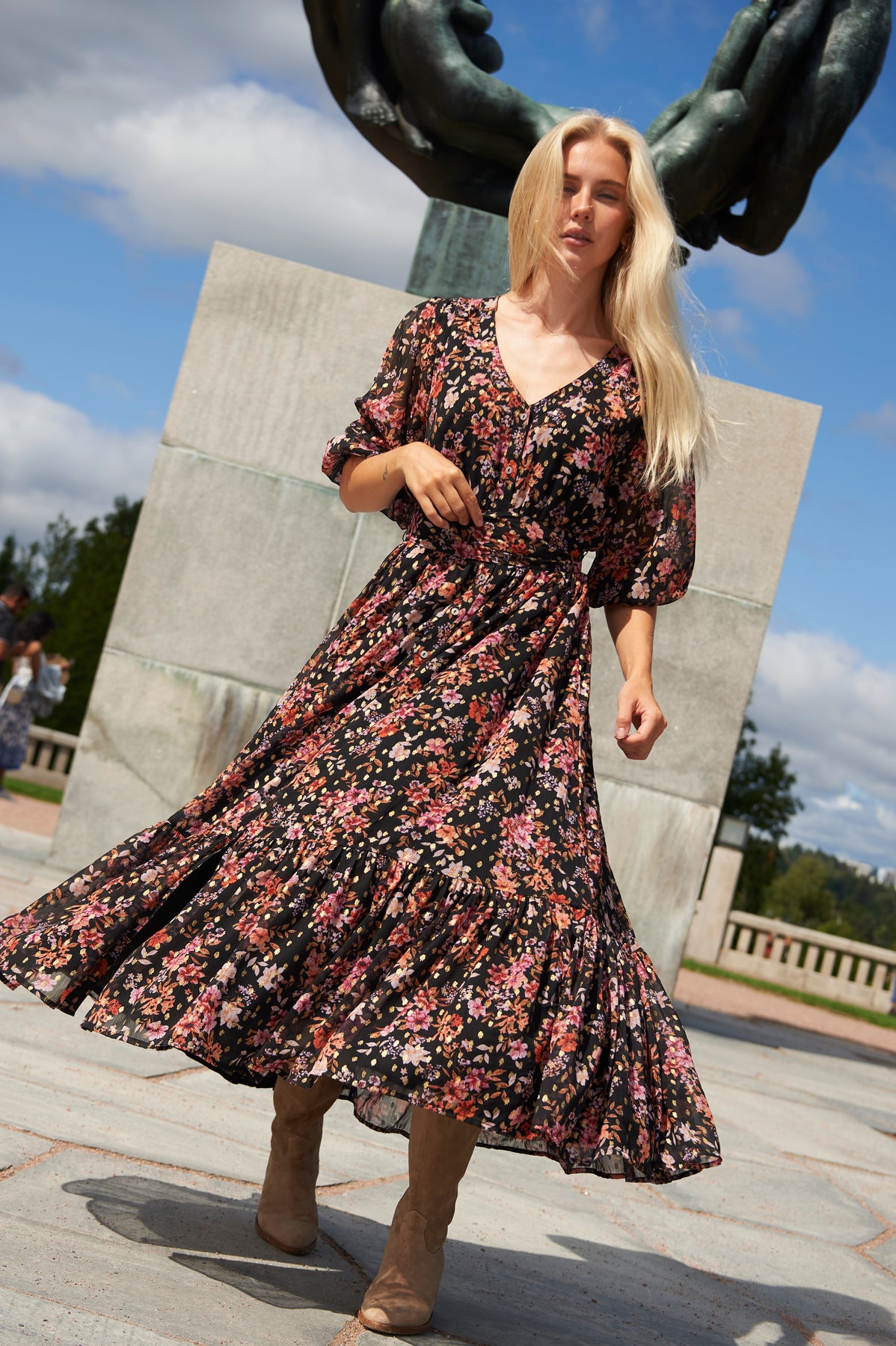 Gyri Golden Flower Dress - Black