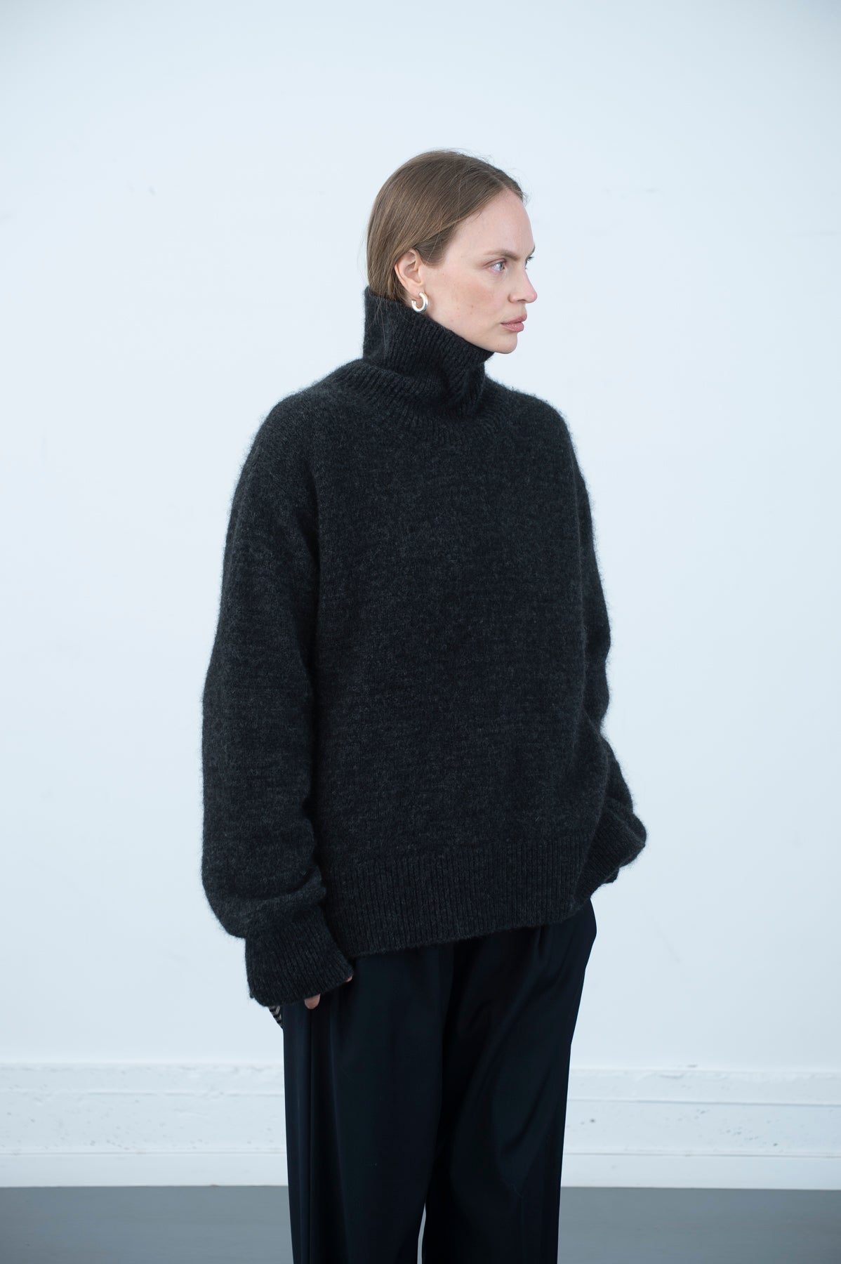 Alwyn - Black