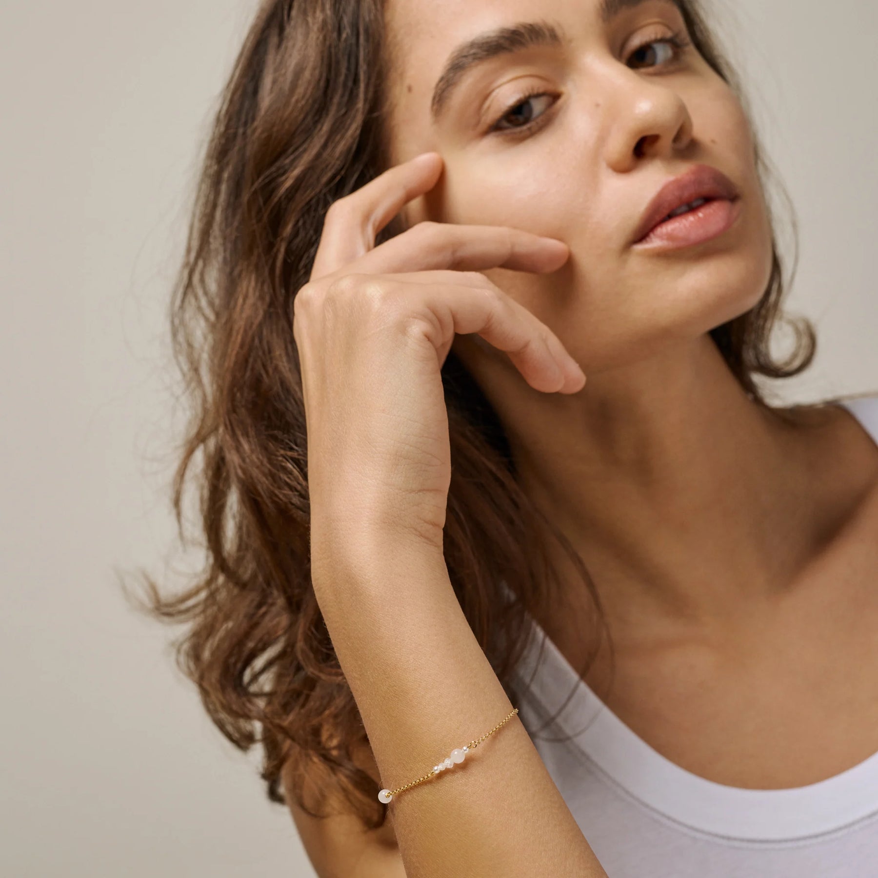 Sofia Armband - White and Pearls