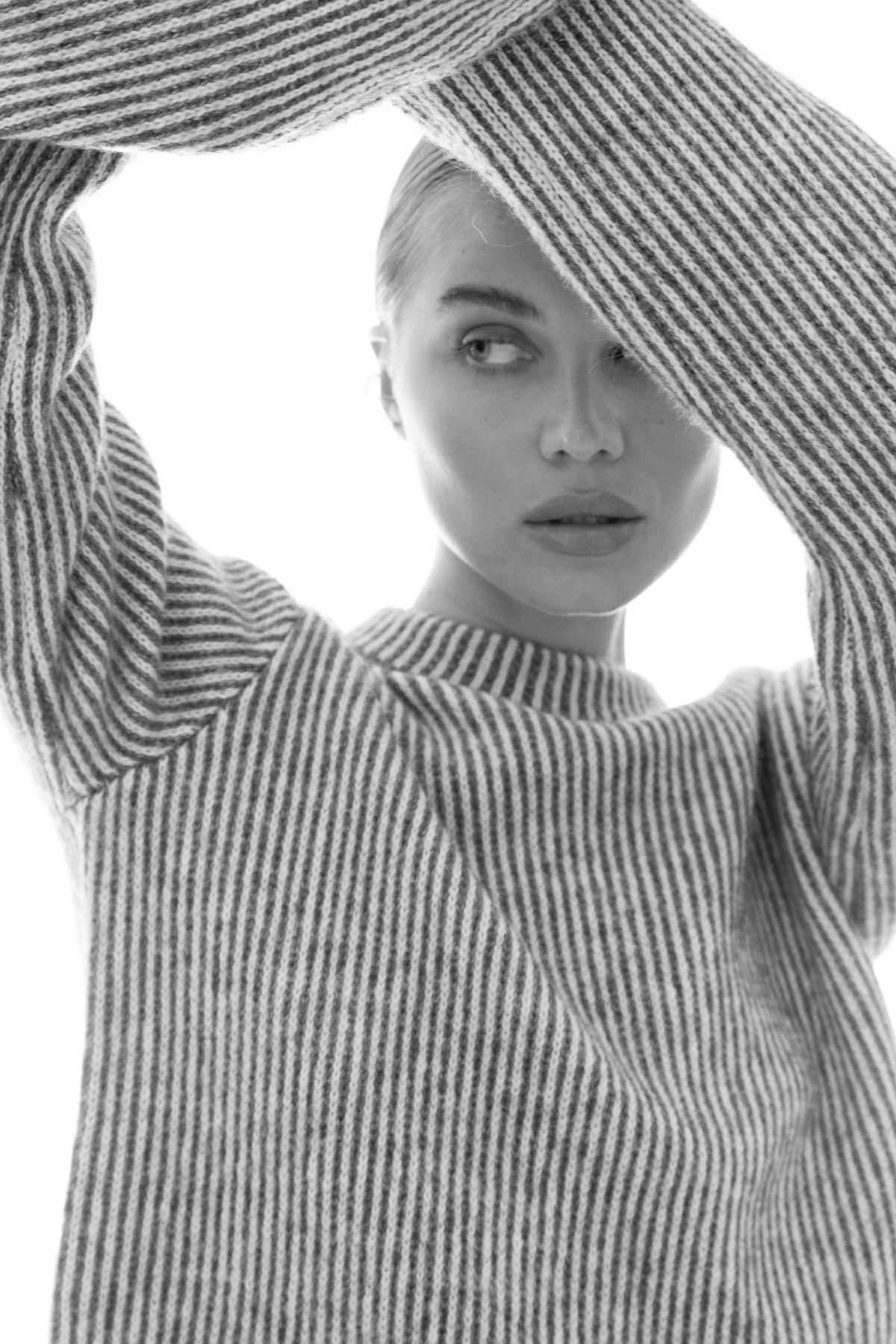 Aron Knit - Grey Stripe