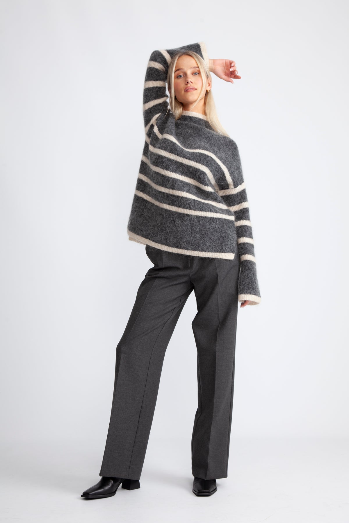 Ovalis Knit T-Neck - Volcanic Ash