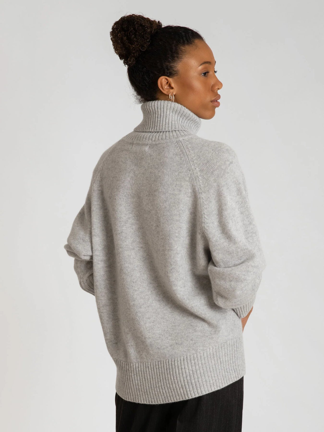 Cashmere Sweater With High Neck “Milano” - Ljusgrå