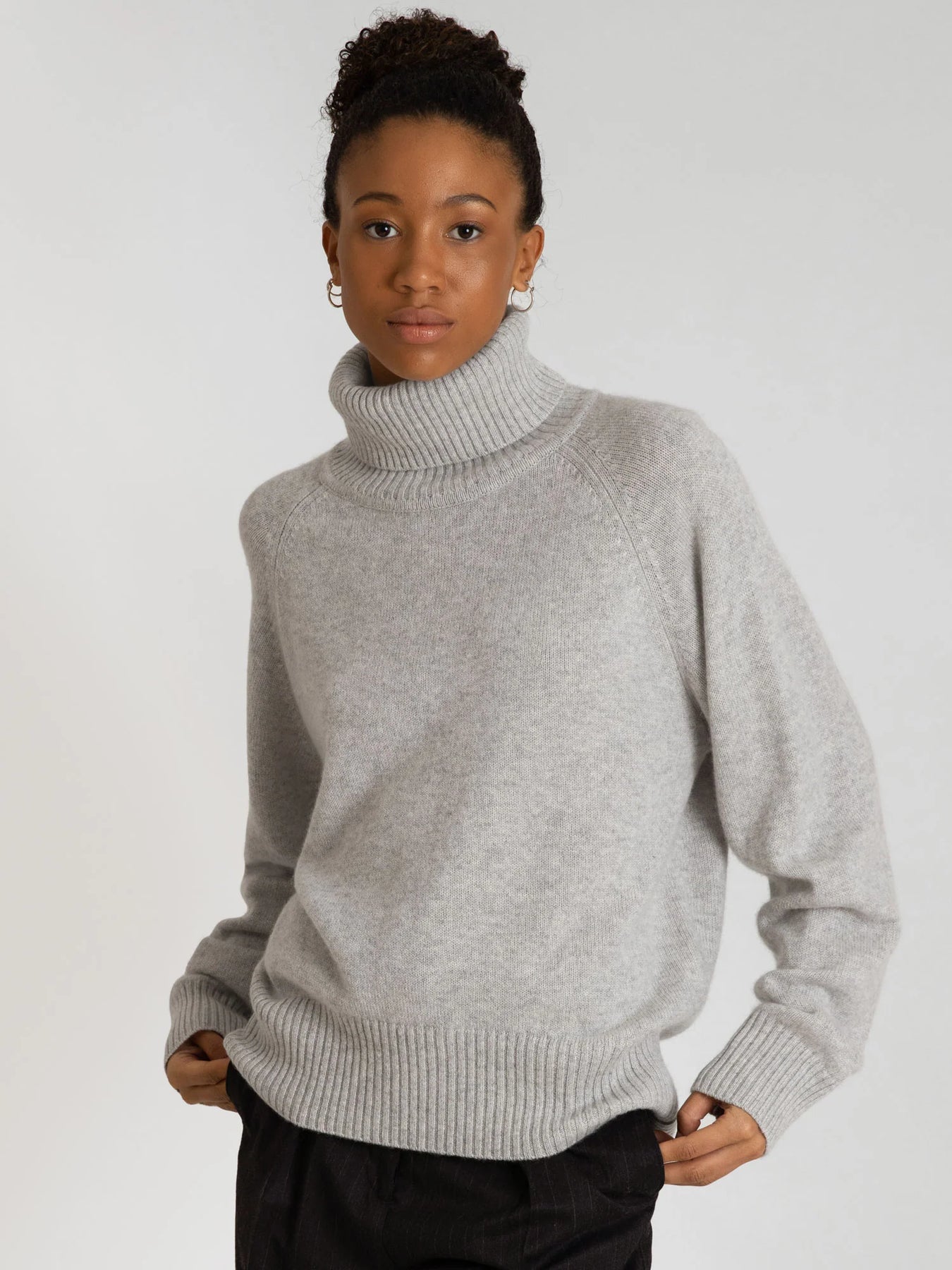 Cashmere Sweater With High Neck “Milano” - Ljusgrå