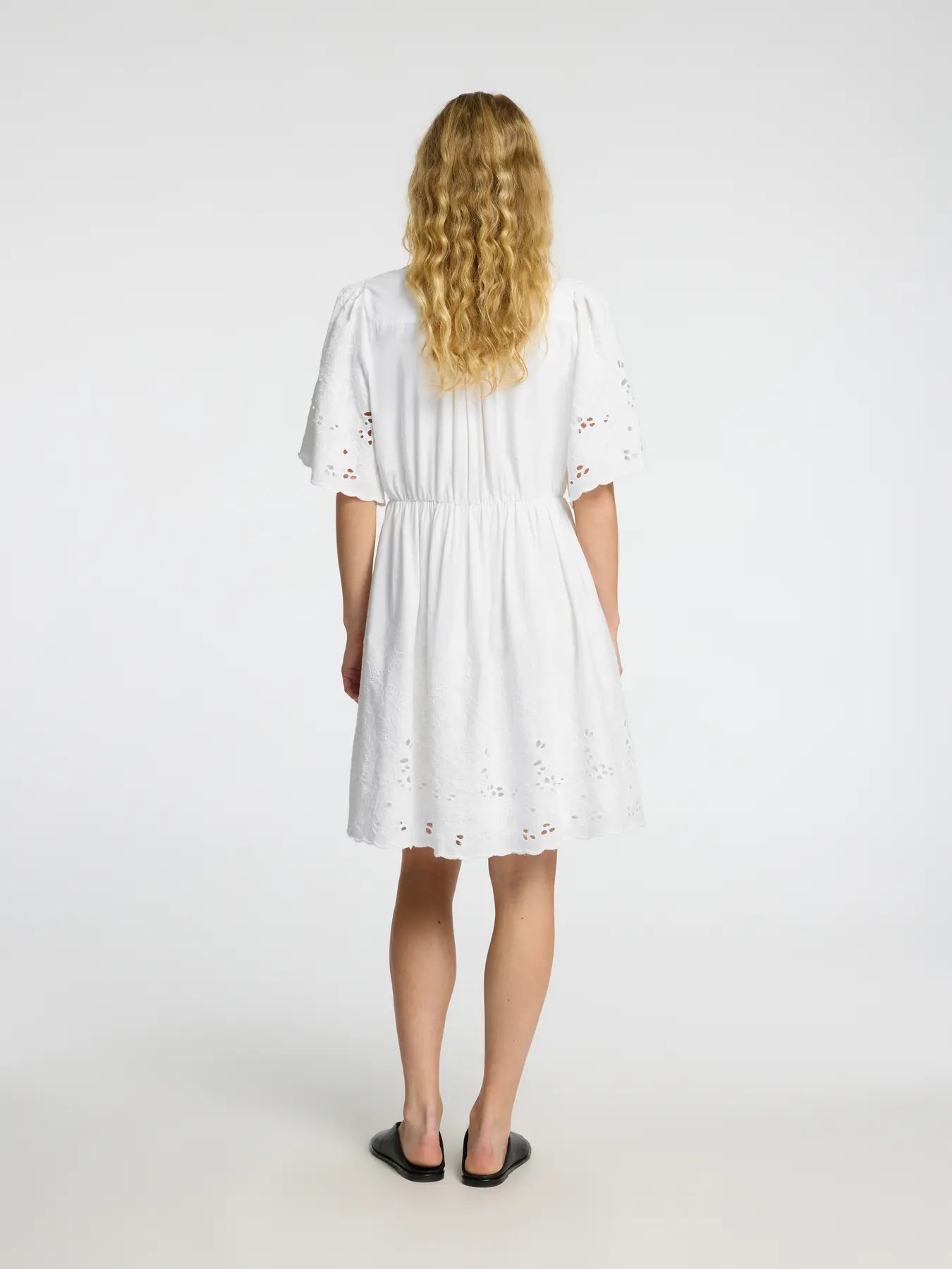 Dahlia Ss Short Broderi Klänning Noos - Bright White
