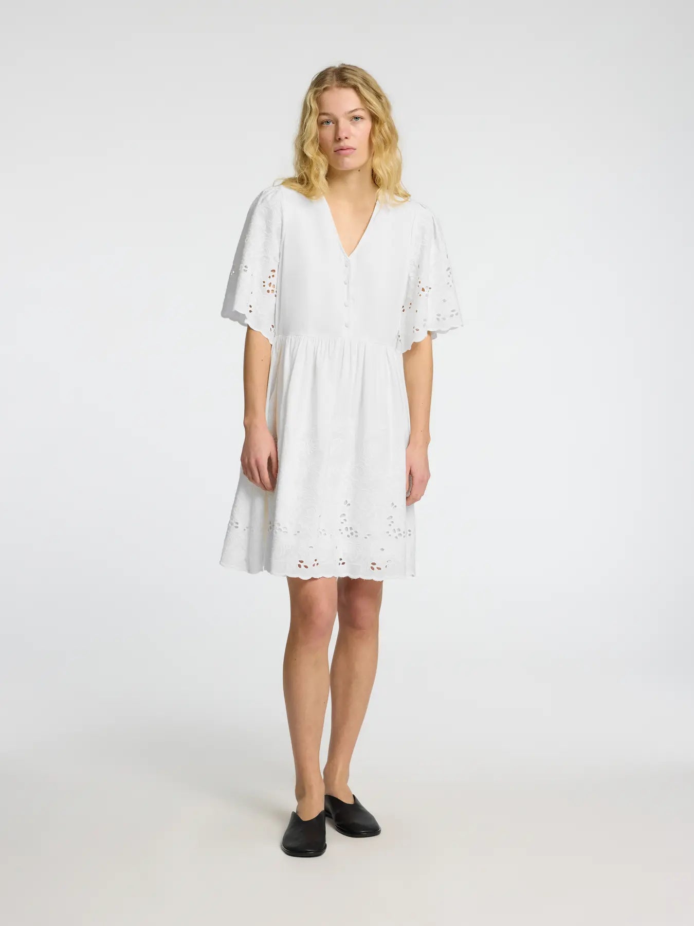 Dahlia Ss Short Broderi Klänning Noos - Bright White