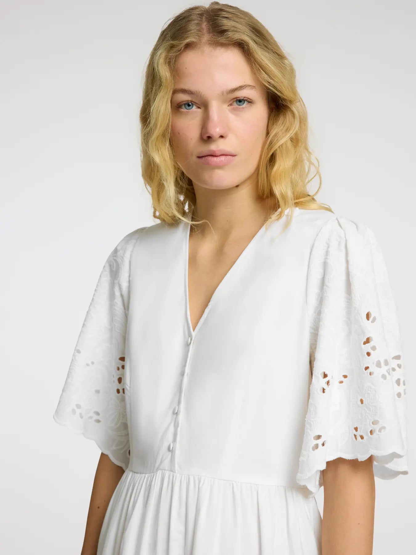 Dahlia Ss Short Broderi Klänning Noos - Bright White