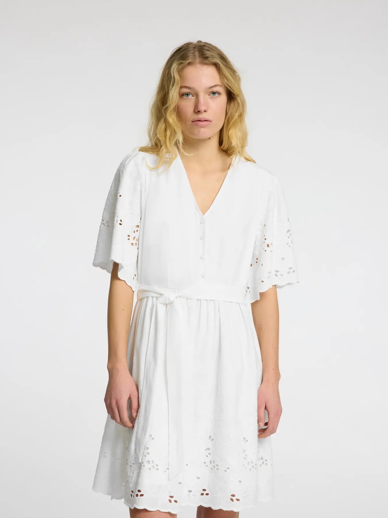 Dahlia Ss Short Broderi Klänning Noos - Bright White