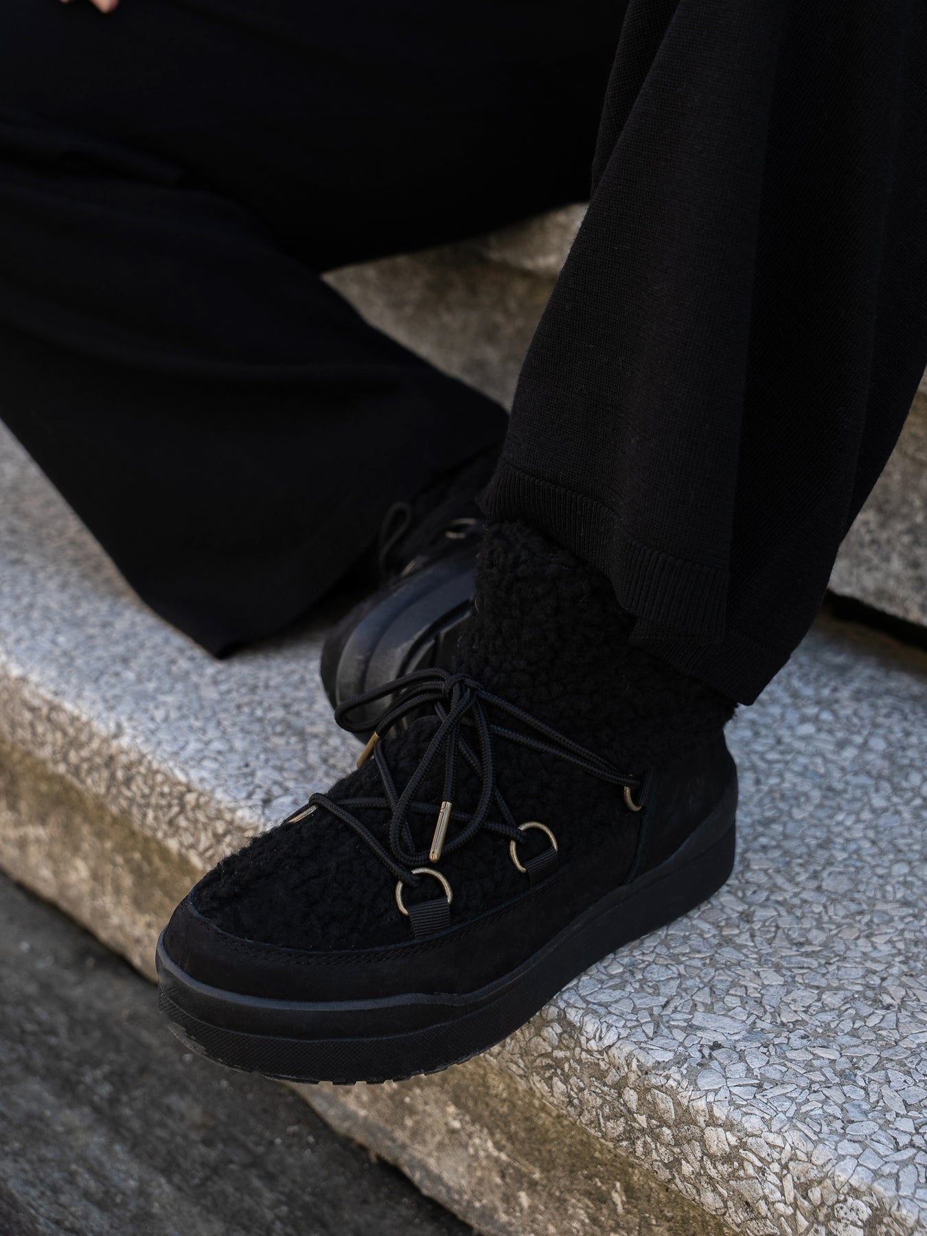 Cortina II - Black