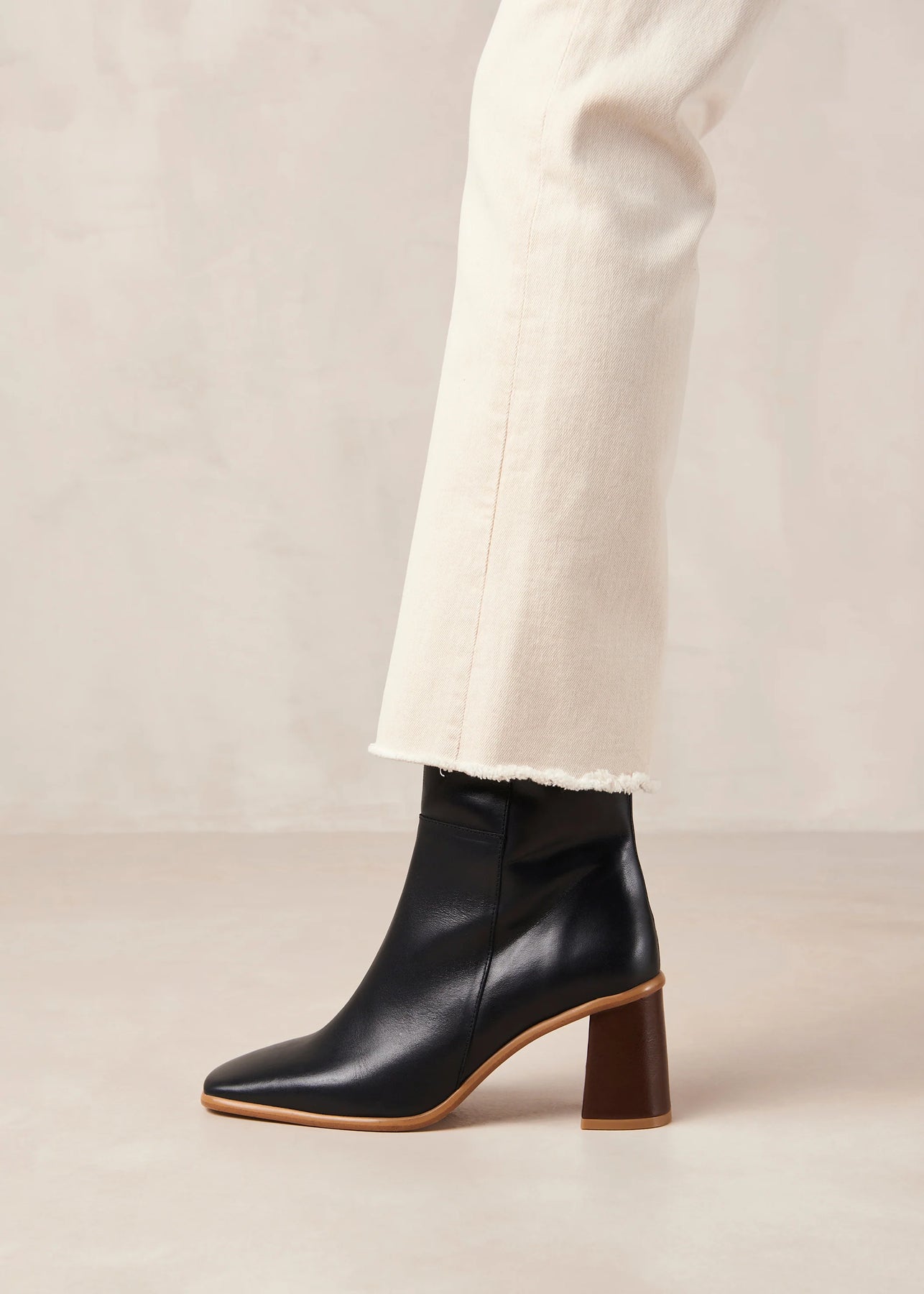 West Vintage - Black