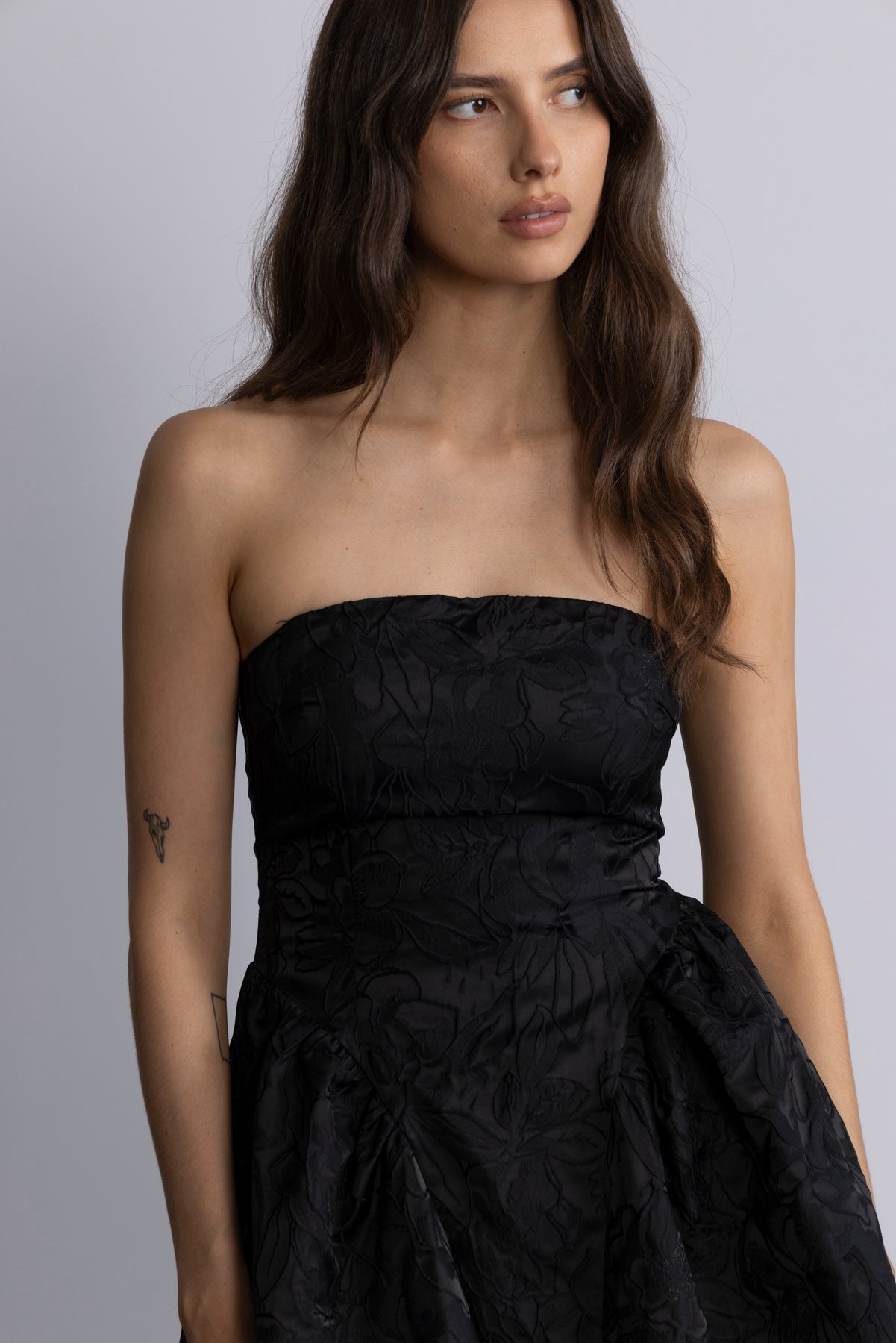 Robbie Bandeau Brocade Dress - Svart