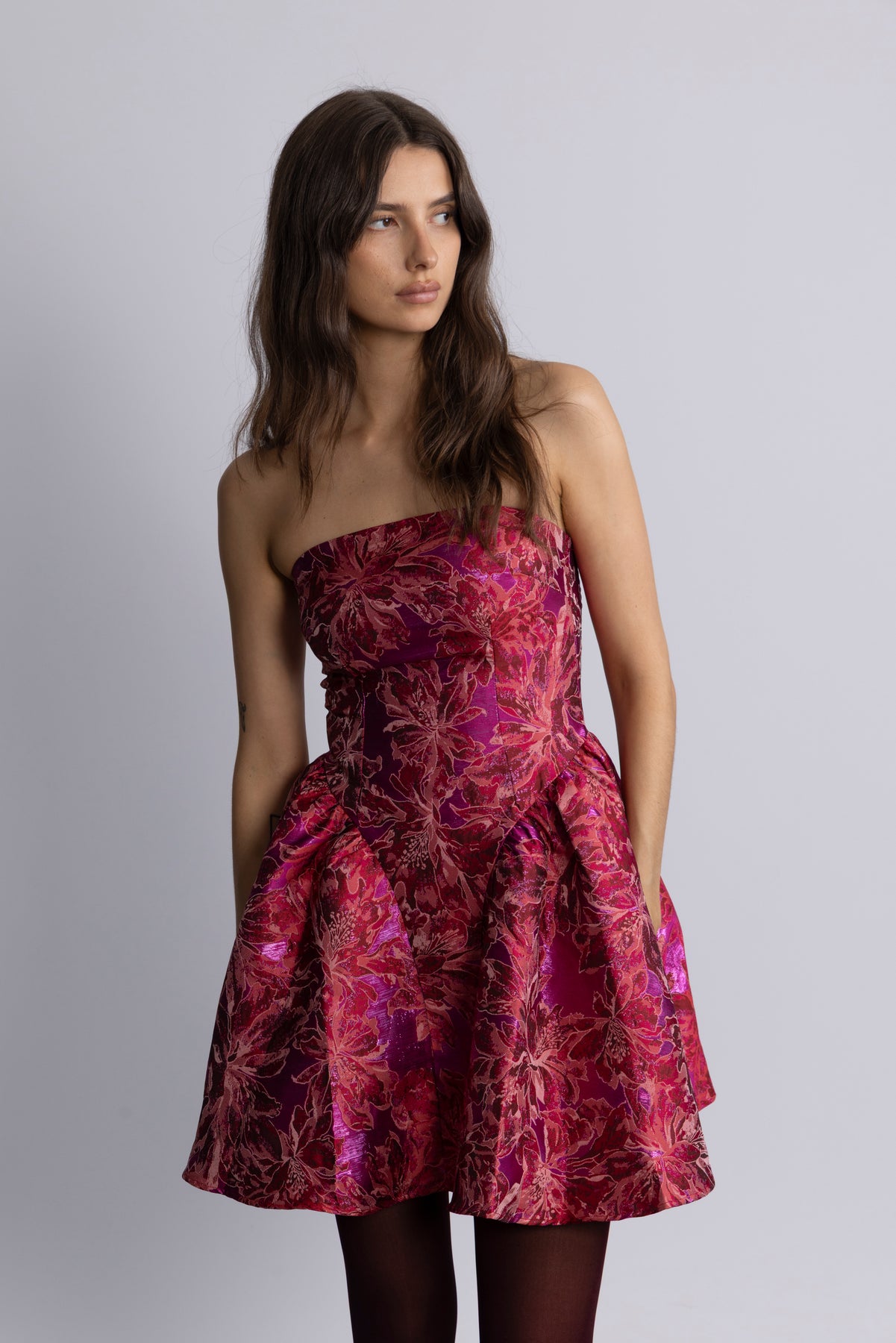 Tove Bandeau Brocade Dress - Rosa