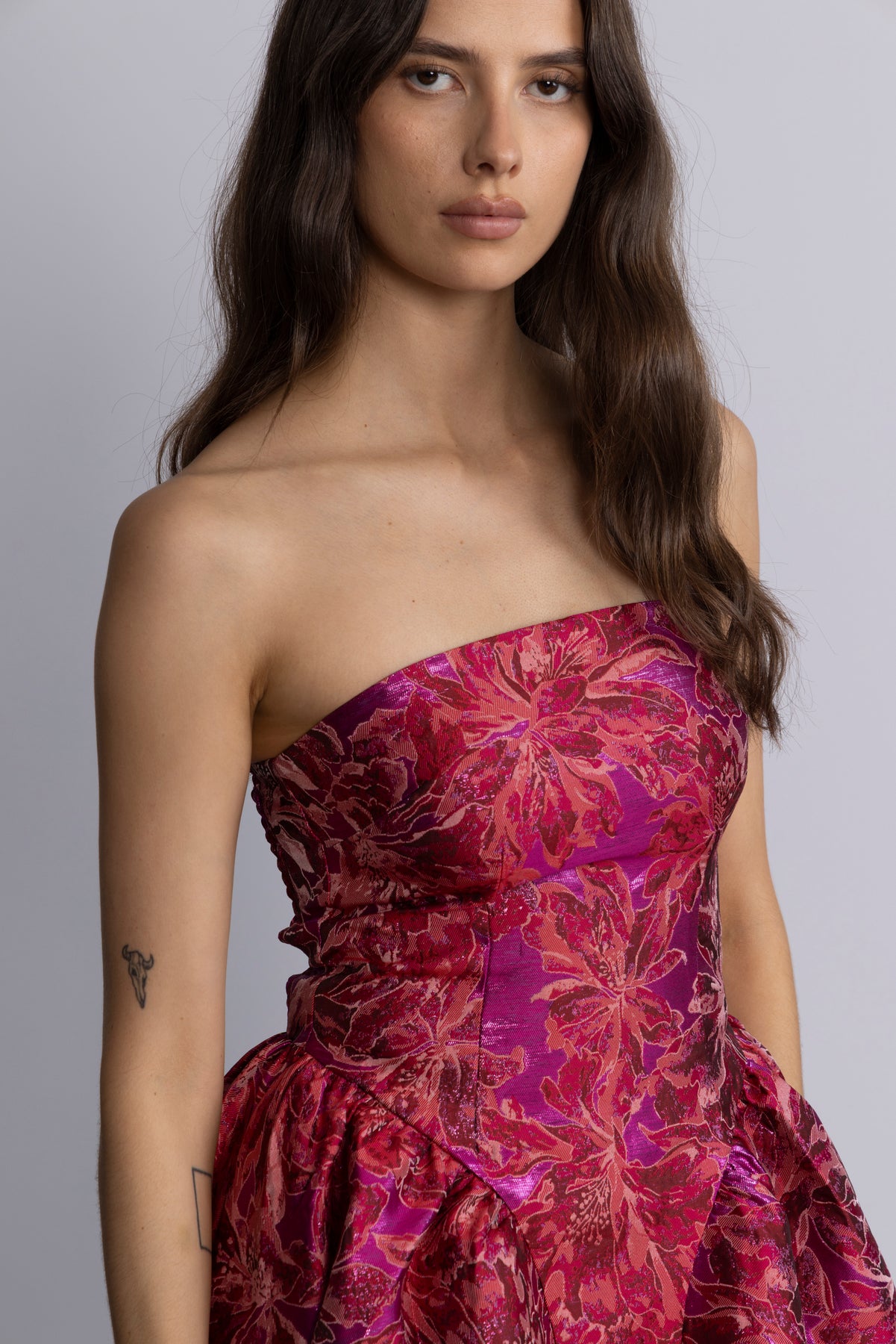 Tove Bandeau Brocade Dress - Rosa