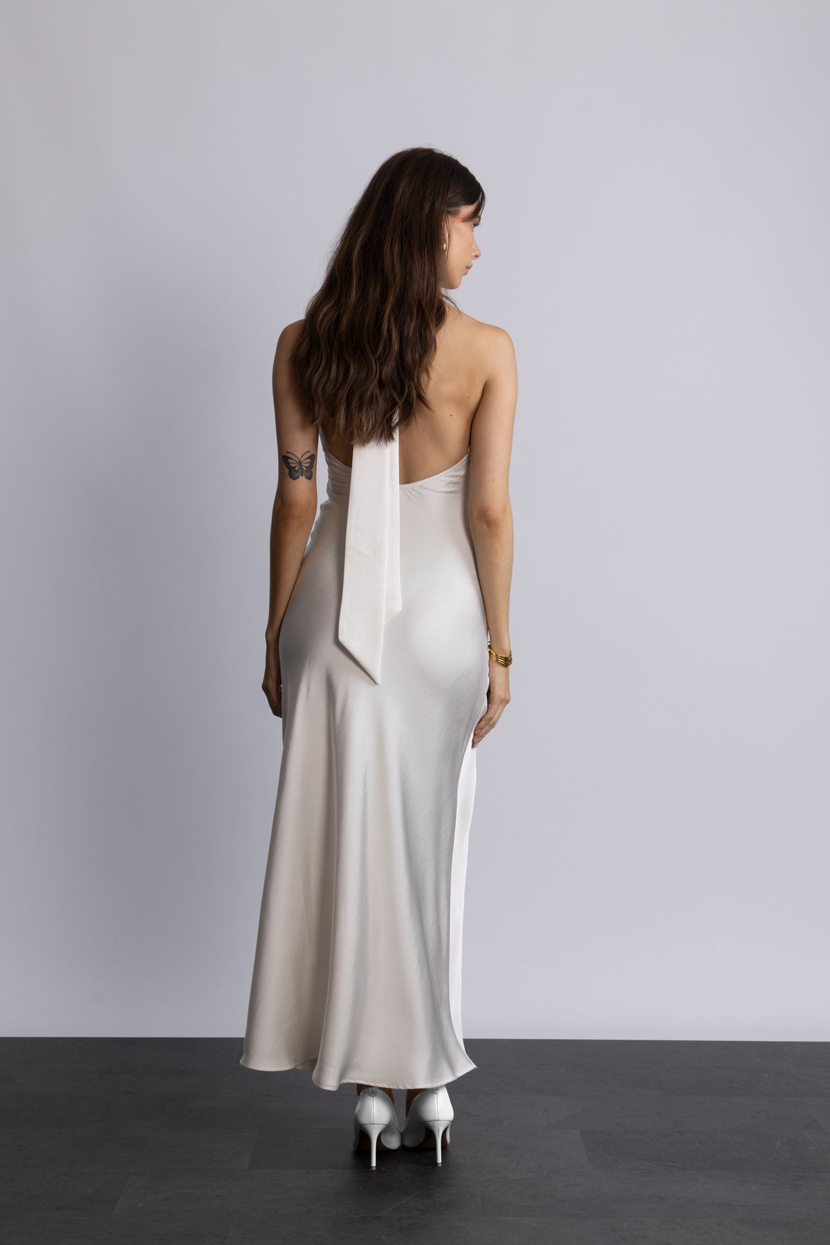 Lola Satin Halter Maxiklänning - Creme