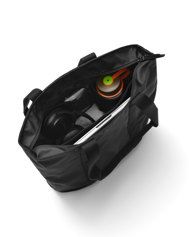 Essential Tote 20L - Black Out