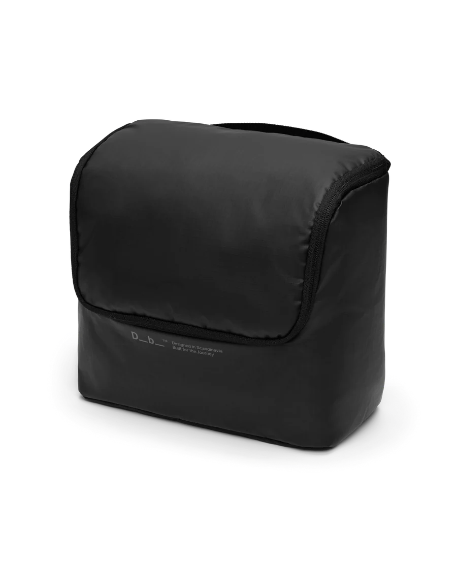 Essential Washbag M - Black Out