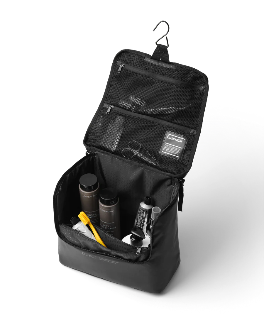 Essential Washbag M - Black Out