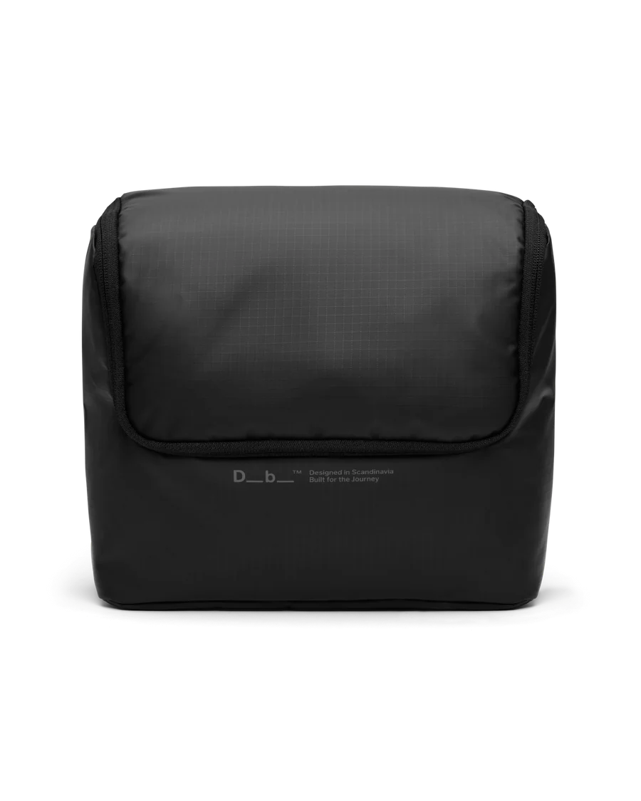 Essential Washbag M - Black Out