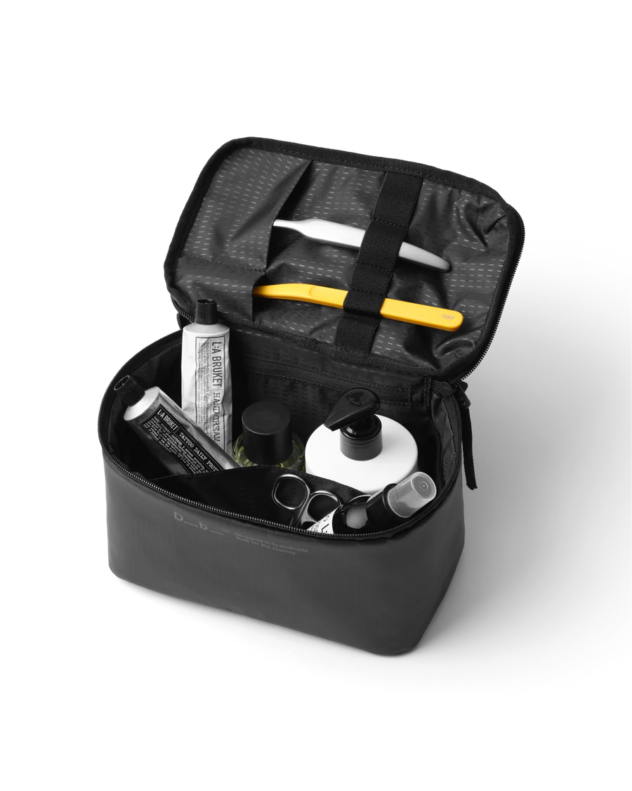 Essential Washbag S - Black Out