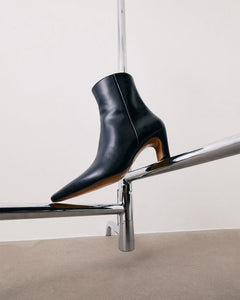 Xena - Leather Black