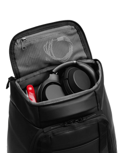 Hugger Backpack 30L - Black Out
