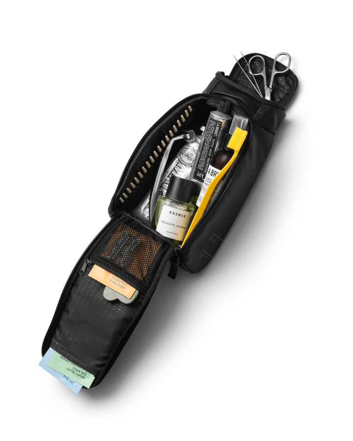 Db Journey Hugger Washbag - Black Out