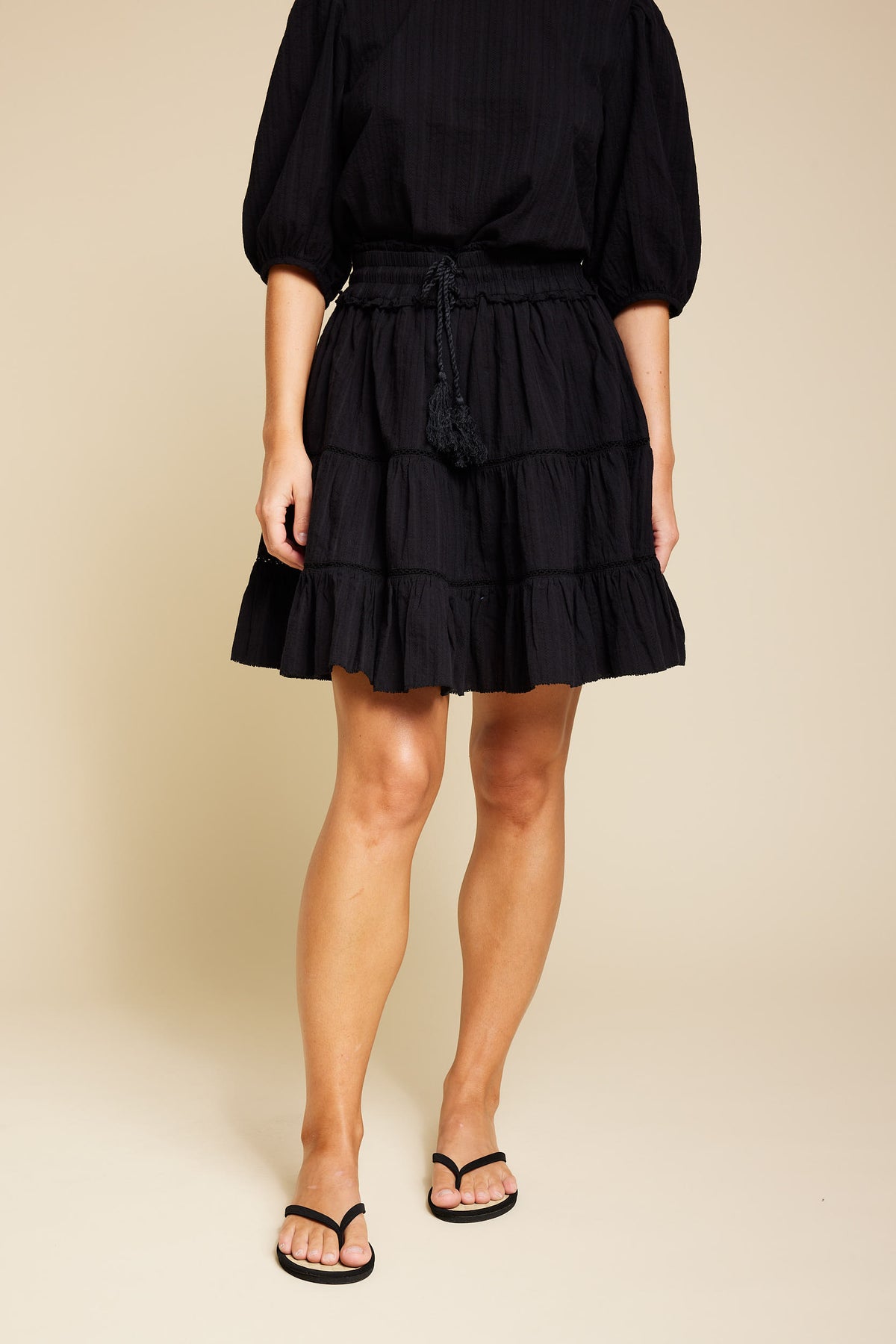 Hutton Solid - Black