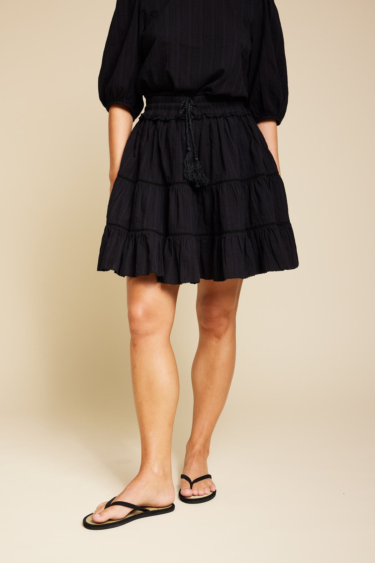 Hutton Solid - Black