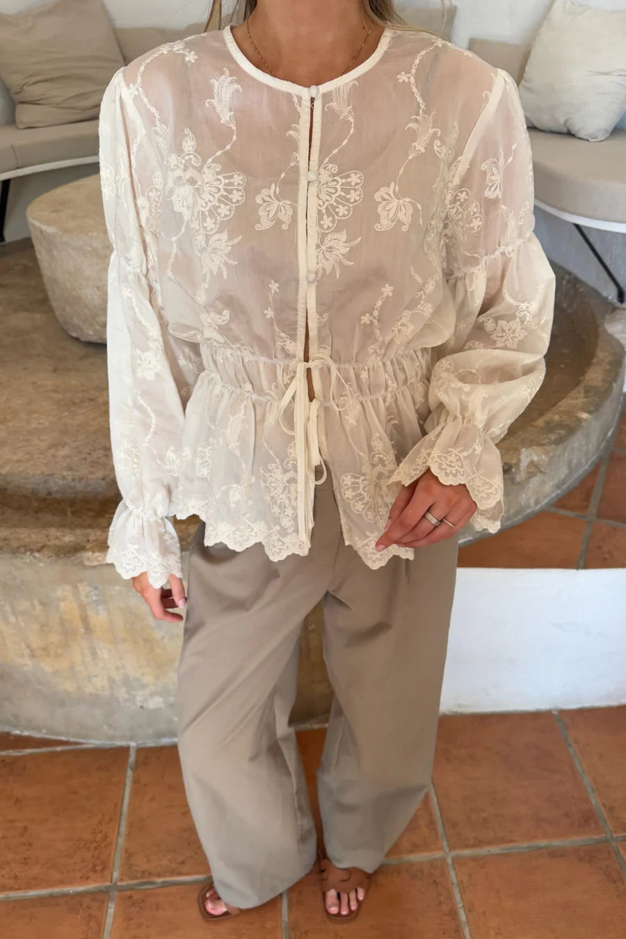 BYIC Lolaic Blus - White Embroidery