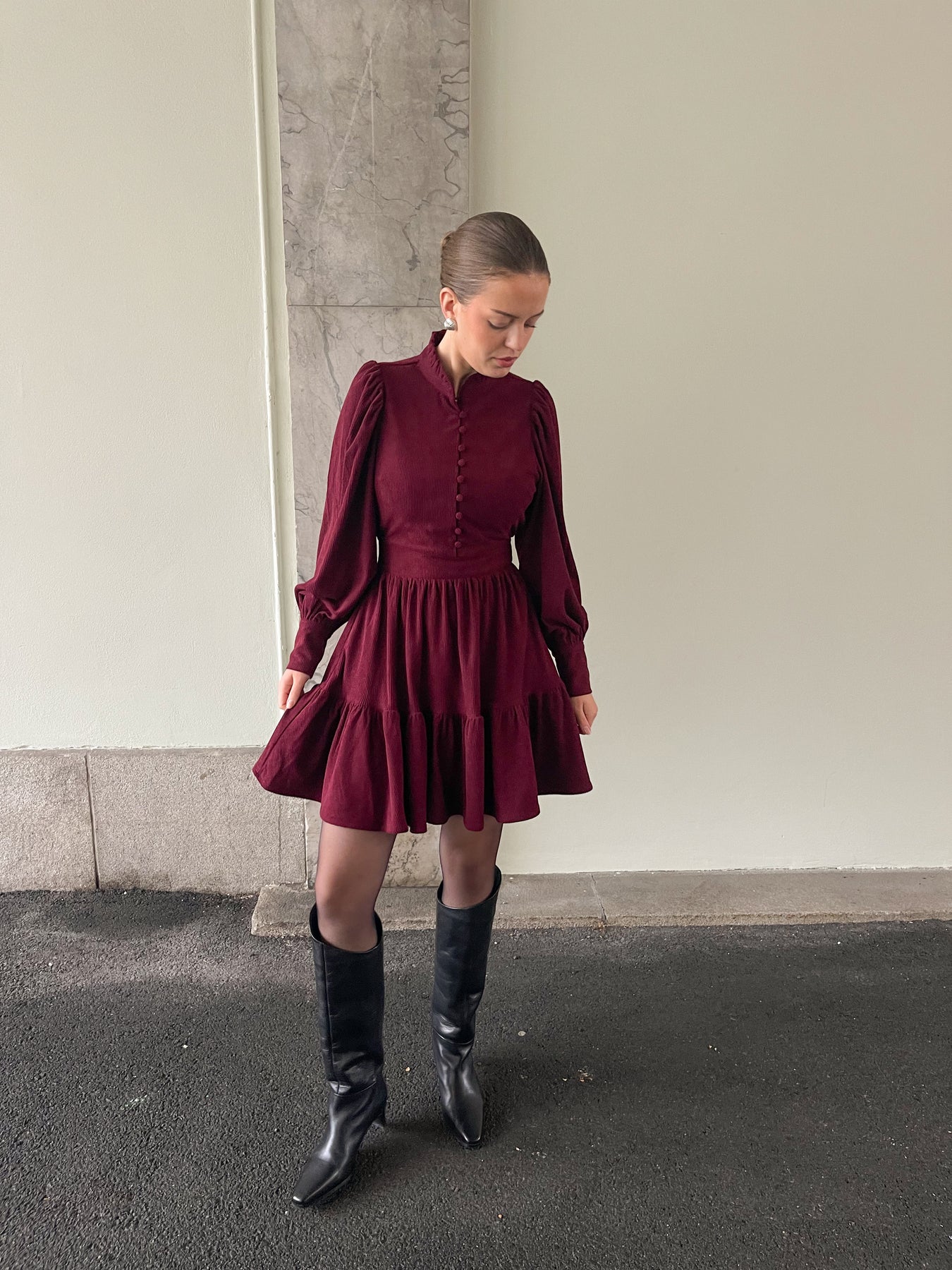 Liv Cord Solid Dress - Vinröd