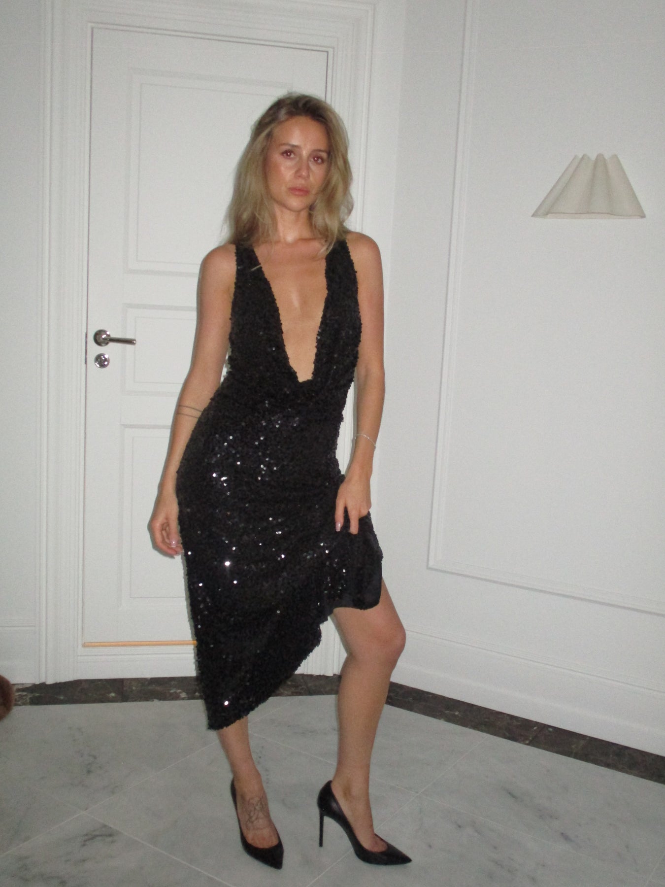 Sophie Sequins Plunge Dress - Svart