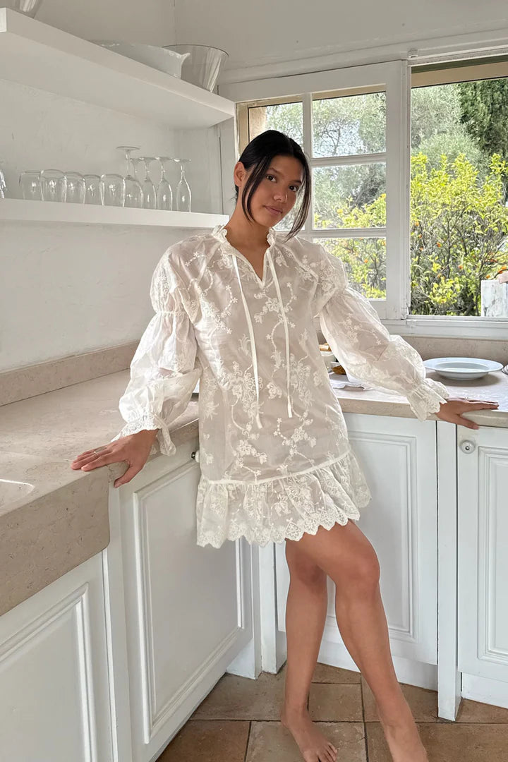 Magdaic Dress - Vit broderi