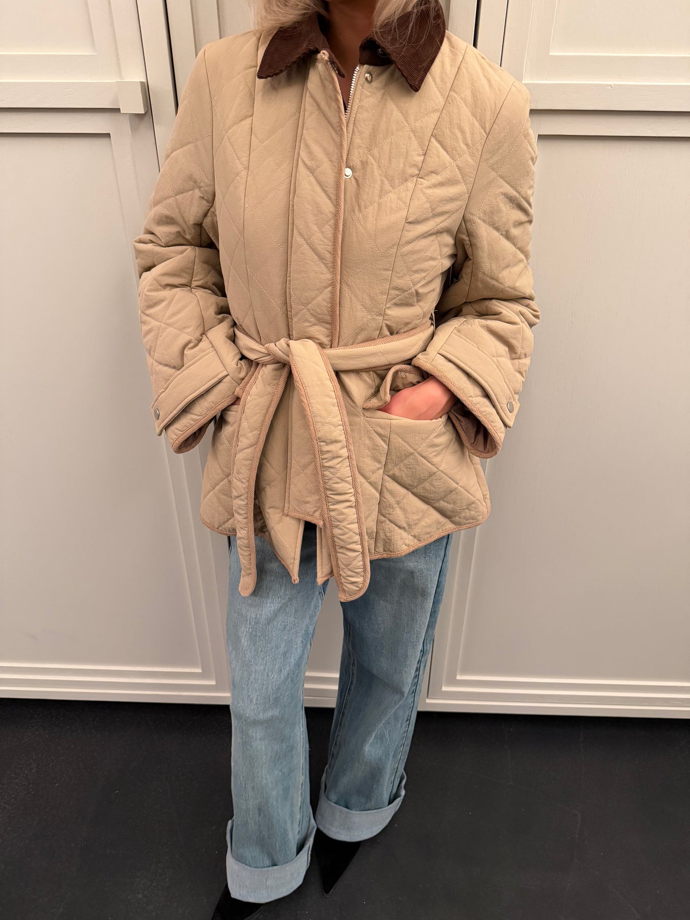Anja Quiltad Jacka - Beige