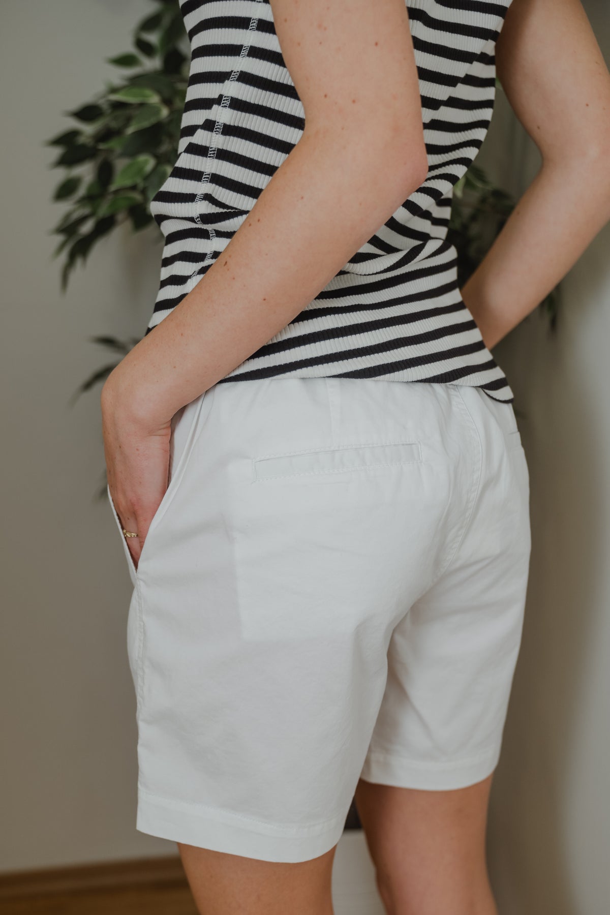 OpeyaIW Shorts - Pure White