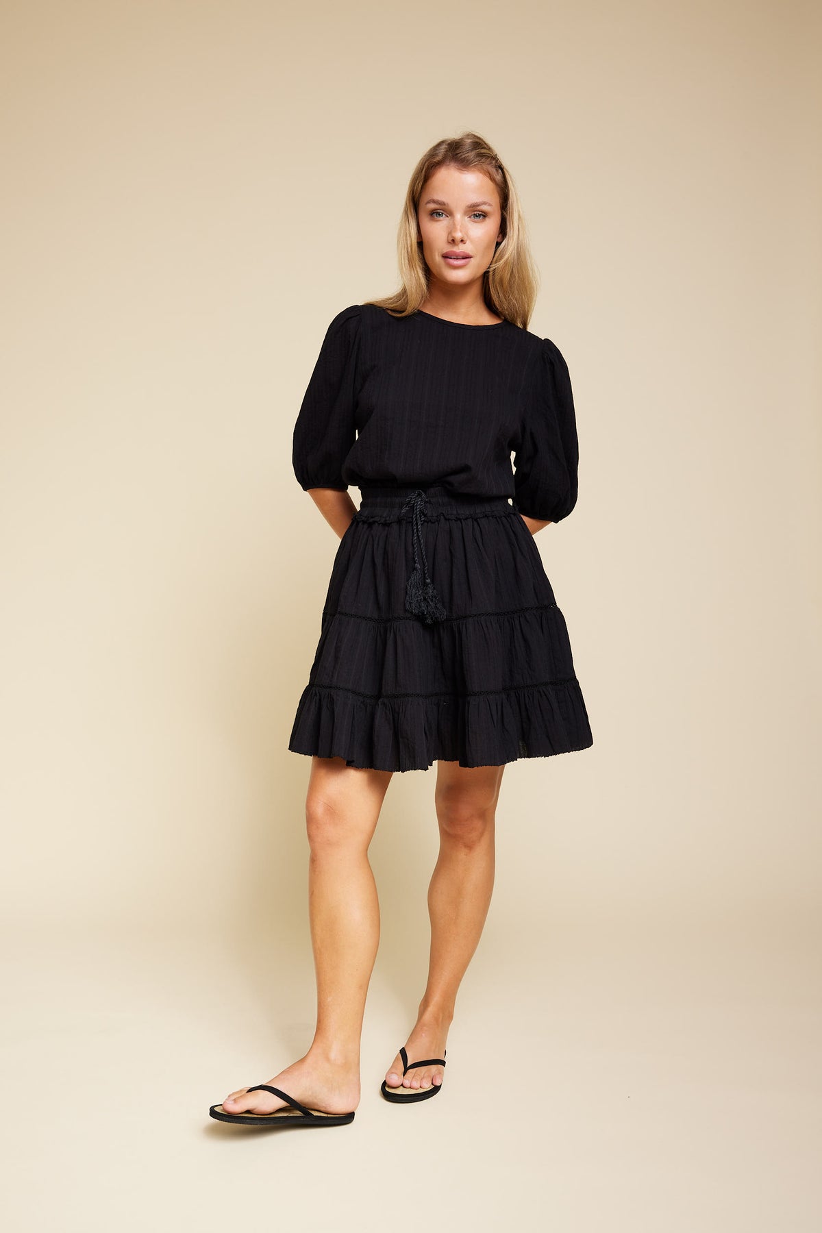 Hutton Solid - Black