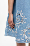 Broderie Anglaise Denimminiklänning - Light Blue Stone