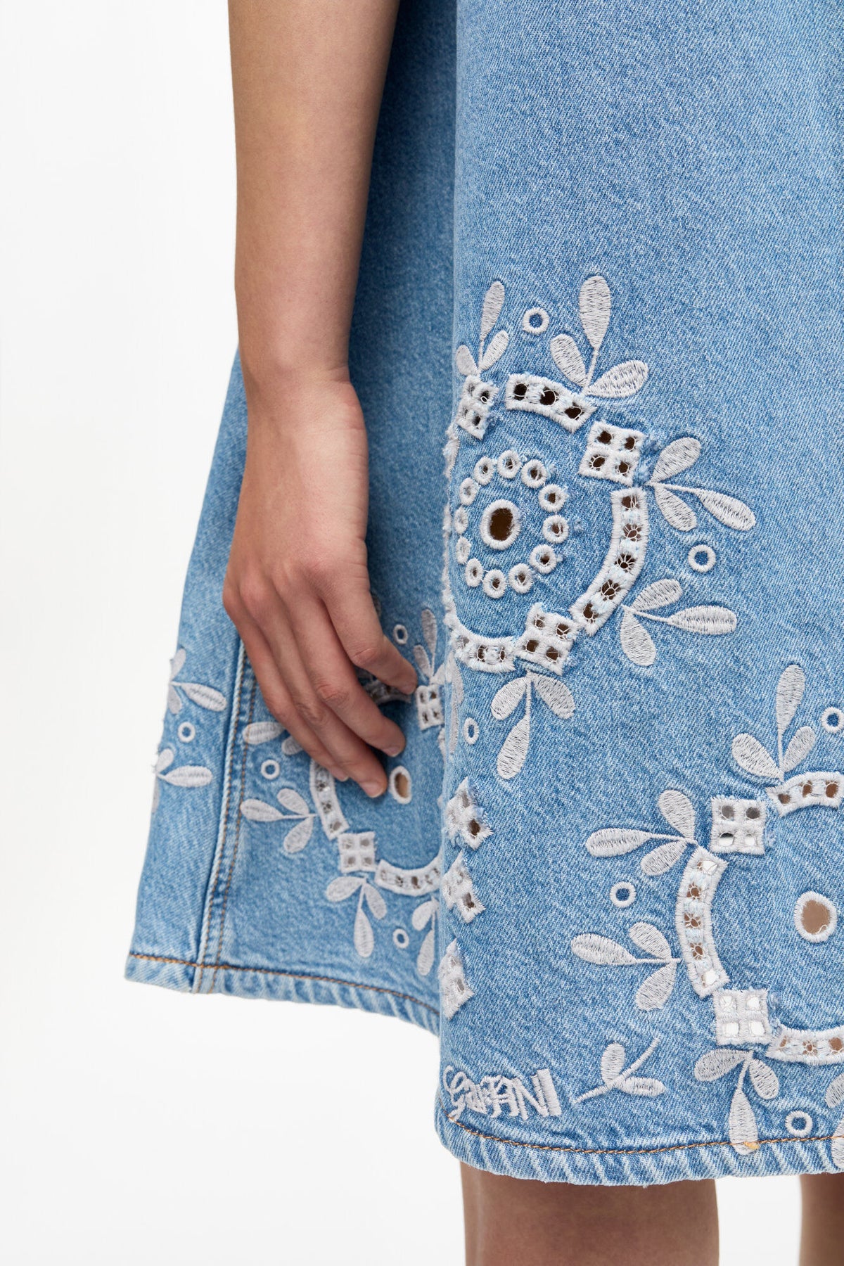 Broderie Anglaise Denimminiklänning - Light Blue Stone