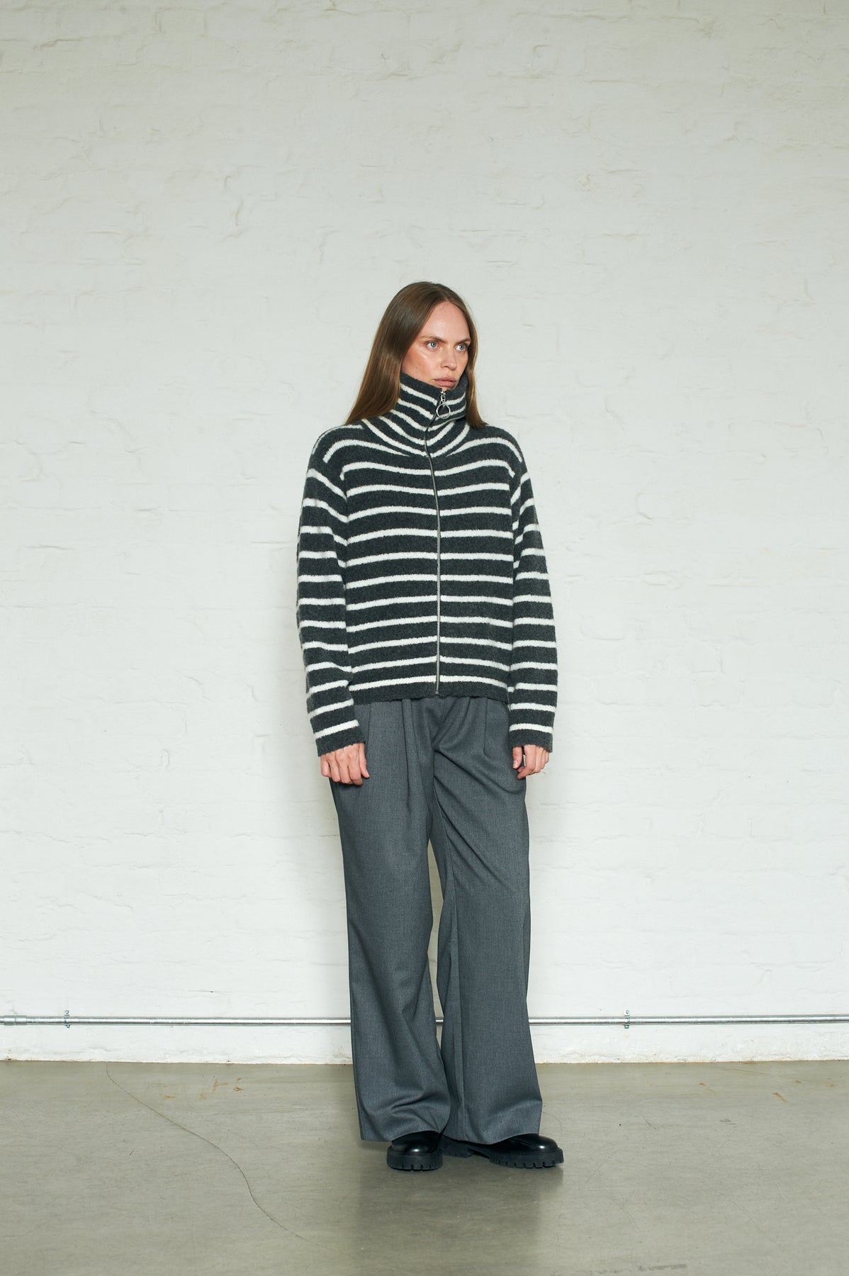 James Stripe - Dk Grey/Offwhite