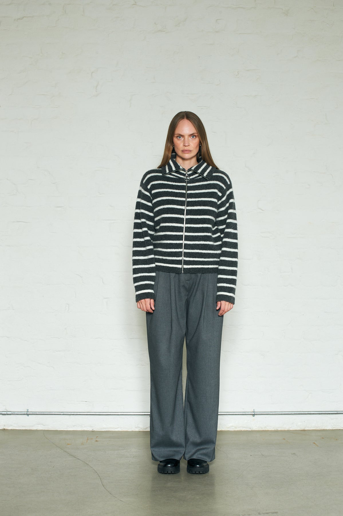 James Stripe - Dk Grey/Offwhite