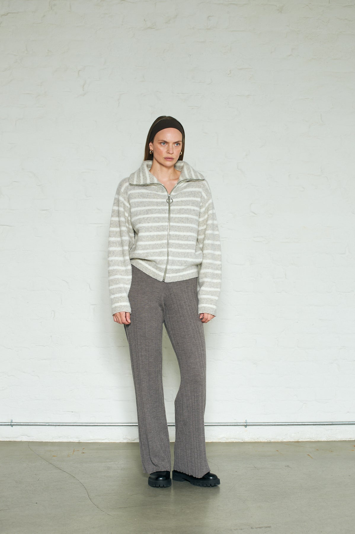 James Stripe - Lt Beige/Offwhite
