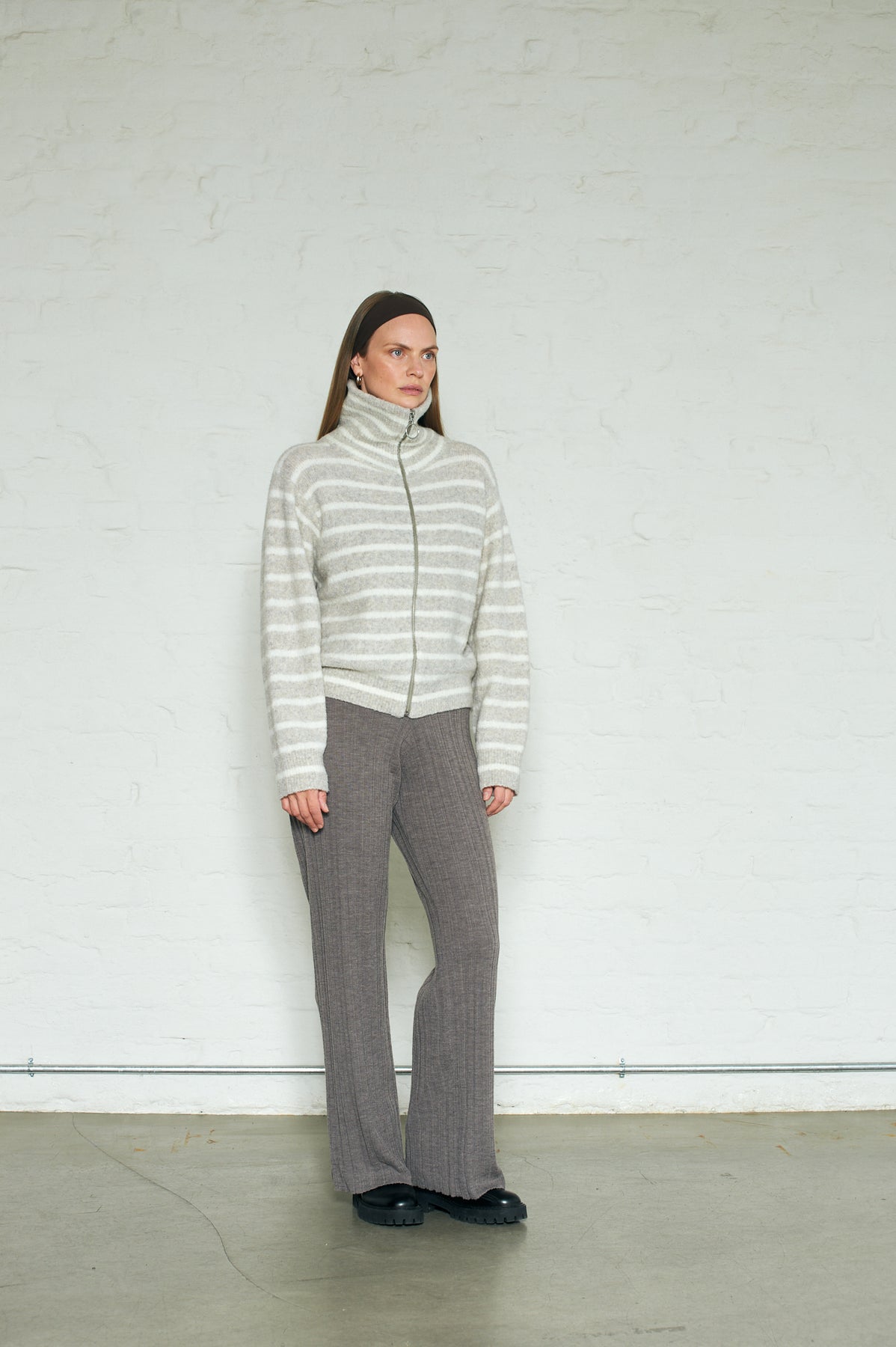 James Stripe - Lt Beige/Offwhite