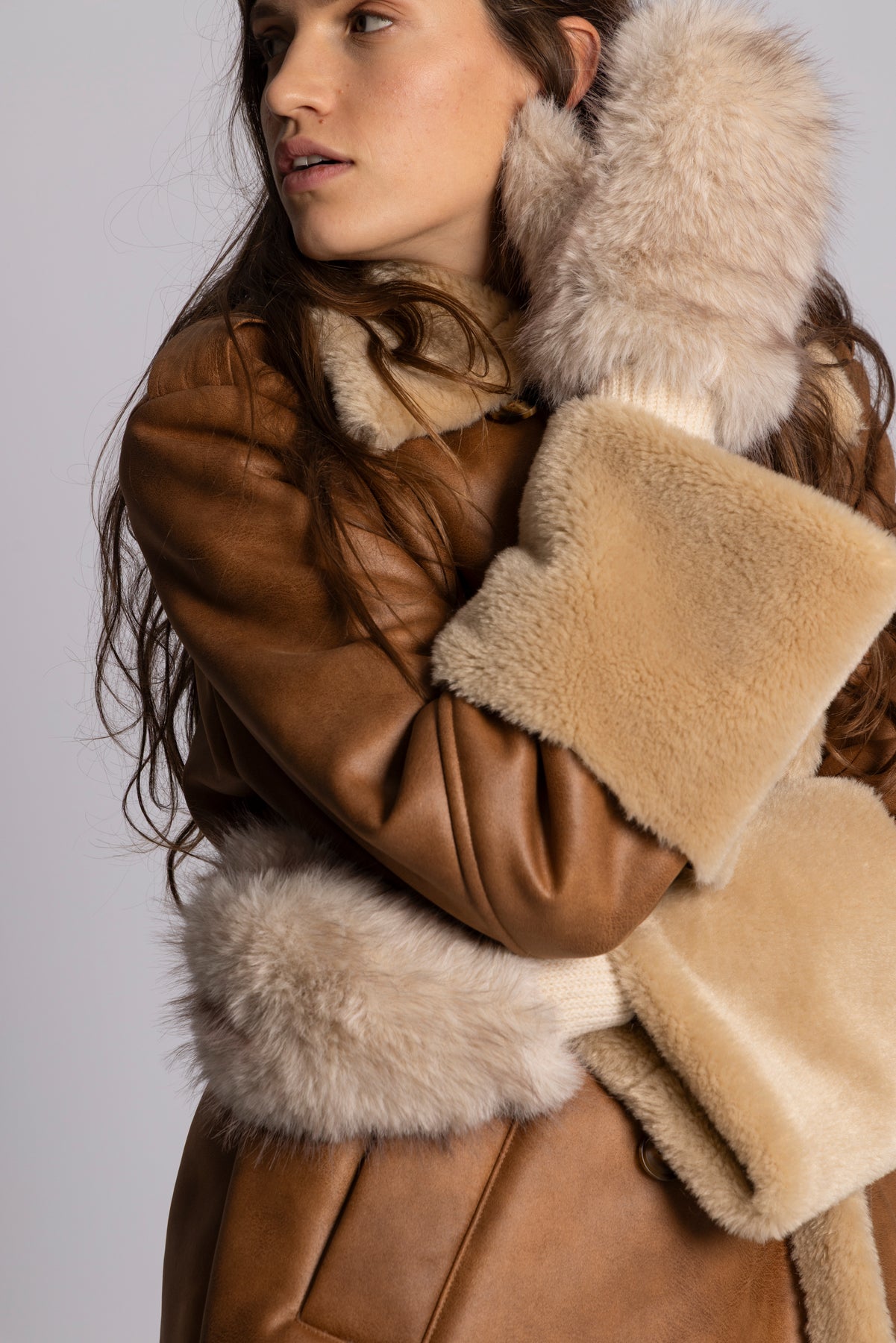 Astrid Faux Fur Vantar - Creme