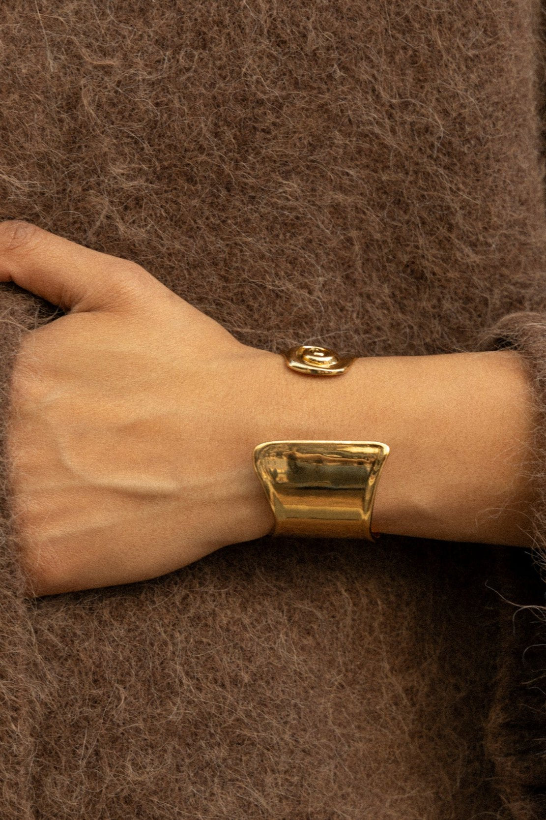 Swirly Square Bangle - Guld